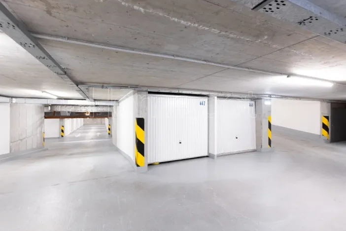 Prodej garáže, Praha - Smíchov, Tomkova, 19 m2