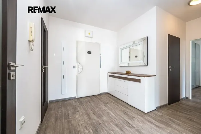 Prodej bytu 2+1, Praha - Černý Most, náměstí Plukovníka Vlčka, 83 m2