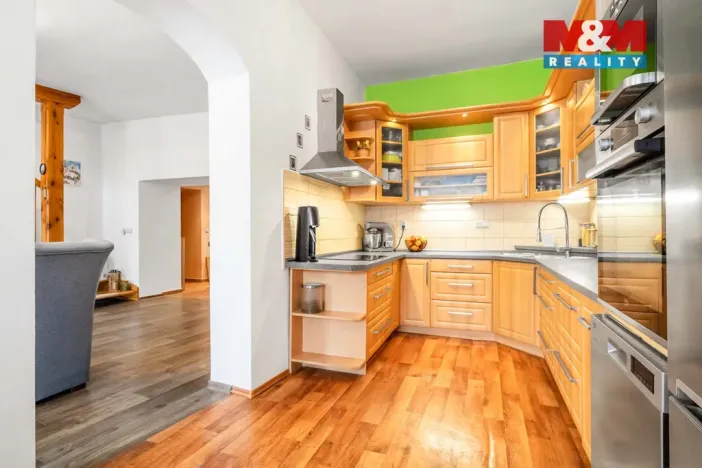 Prodej rodinného domu, Doksy, náměstí Republiky, 235 m2