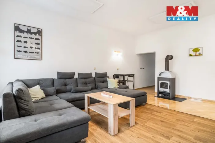 Prodej rodinného domu, Doksy, náměstí Republiky, 235 m2