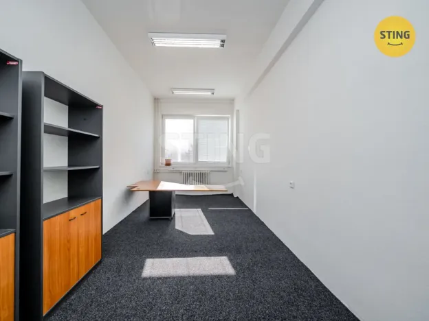 Pronájem kanceláře, Paskov, Rudé armády, 1500 m2