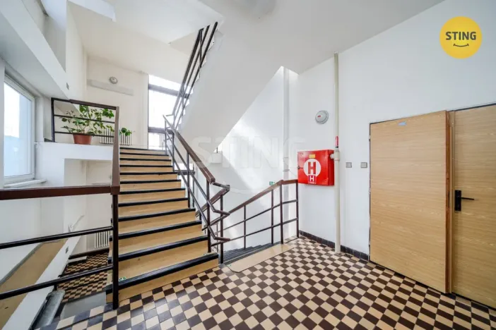 Pronájem kanceláře, Paskov, Rudé armády, 1500 m2