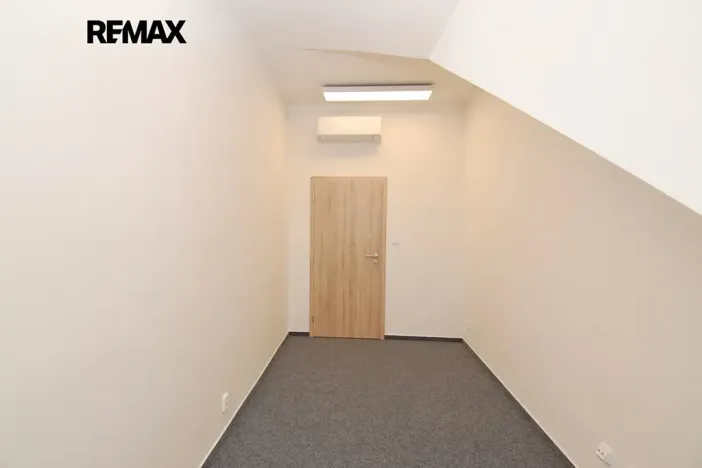 Pronájem kanceláře, Nymburk, Náměstí Přemyslovců, 12 m2