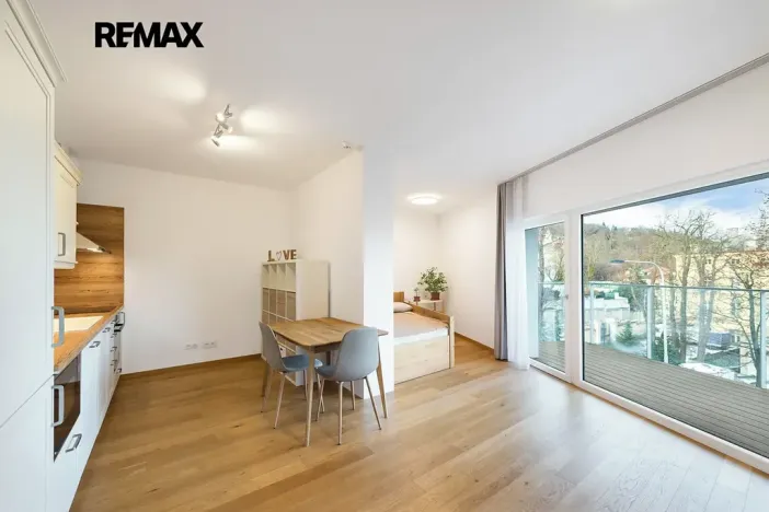 Pronájem bytu 1+kk, Praha - Smíchov, Kobrova, 43 m2