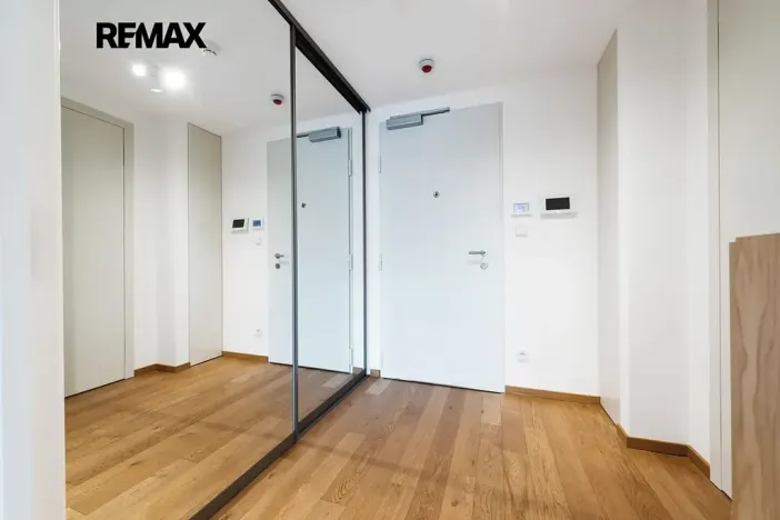 Pronájem bytu 1+kk, Praha - Smíchov, Kobrova, 43 m2