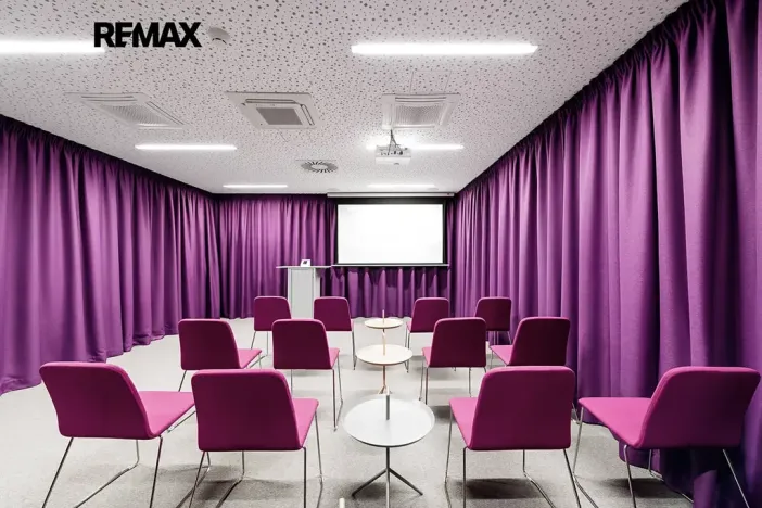 Pronájem bytu 1+kk, Praha - Smíchov, Kobrova, 43 m2