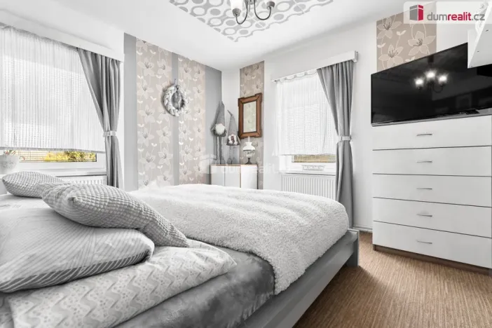 Prodej rodinného domu, Ostrov, Krušnohorská, 340 m2