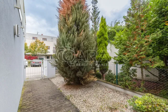 Prodej rodinného domu, Zbuzany, Lomená, 162 m2