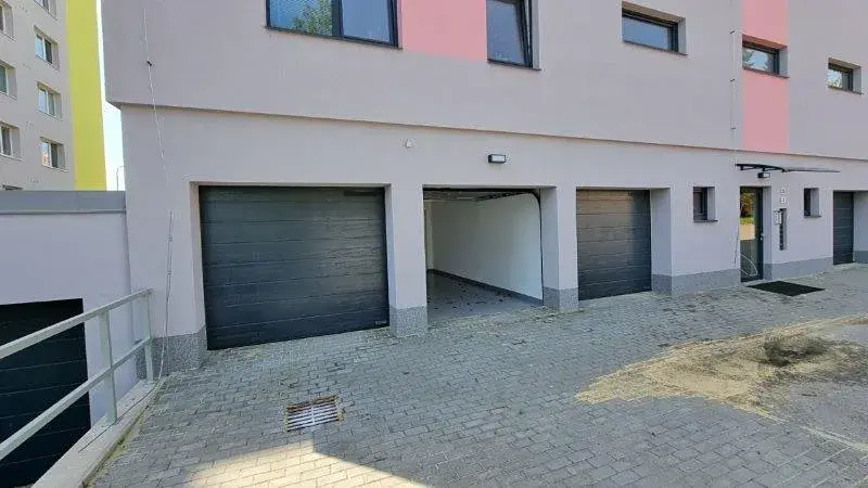 Pronájem garáže, Jihlava, U Cihelny, 16 m2