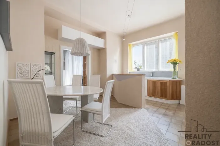 Prodej bytu 3+1, Pardubice - Zelené Předměstí, Sladkovského, 85 m2