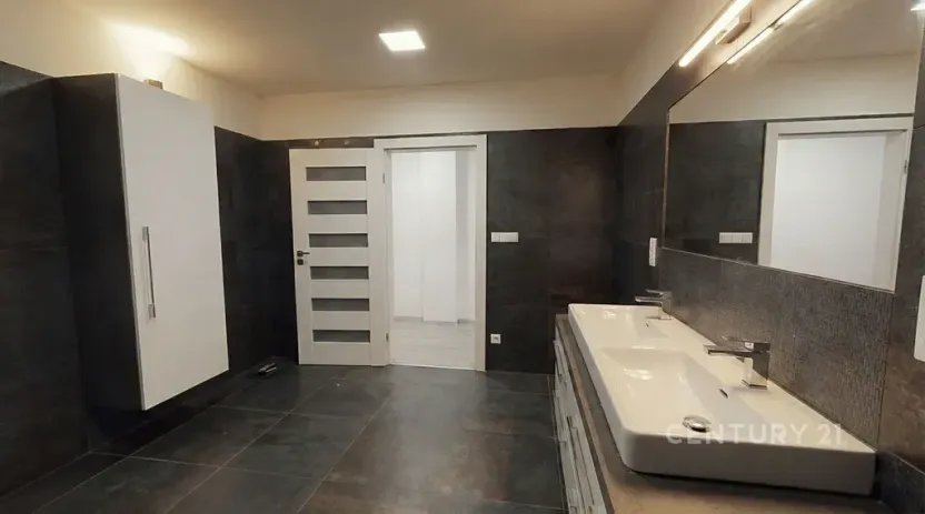 Prodej rodinného domu, Ivaň, 319 m2