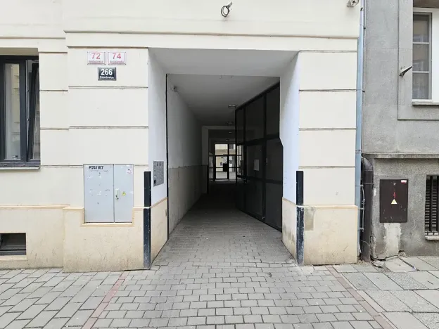 Pronájem garážového stání, Brno, Bratislavská, 13 m2