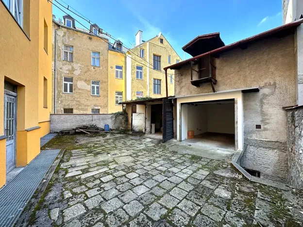 Prodej garáže, Karlovy Vary, Svahová, 100 m2