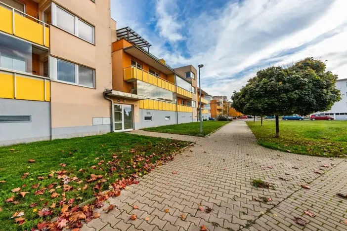 Pronájem bytu 1+kk, Praha - Kyje, Sicherova, 33 m2