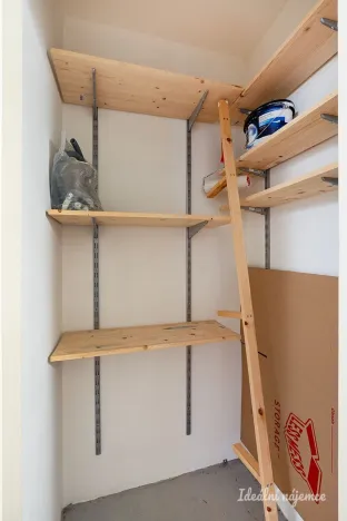 Pronájem bytu 1+kk, Praha - Karlín, Molákova, 28 m2