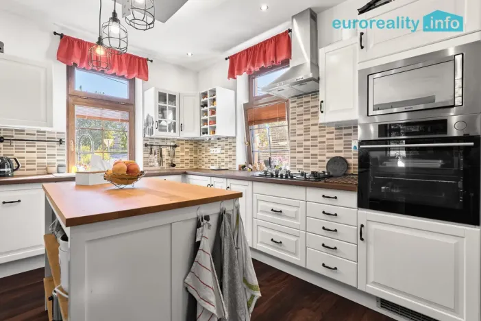 Prodej rodinného domu, Sadov - Bor, 470 m2