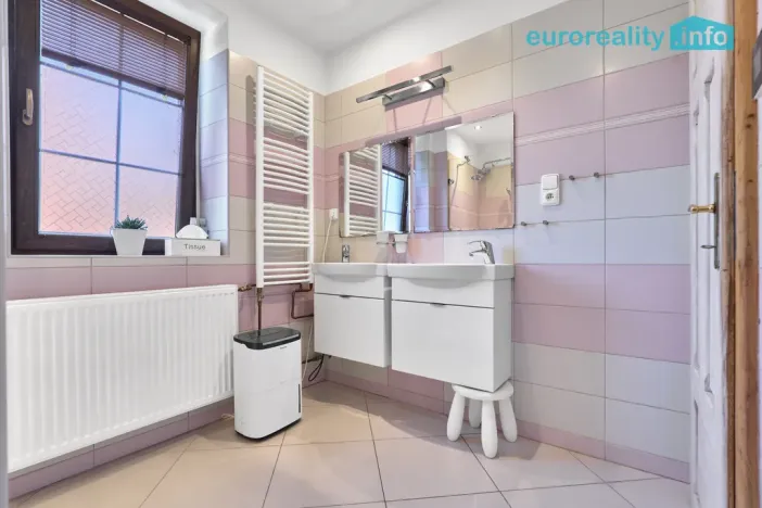 Prodej rodinného domu, Sadov - Bor, 470 m2