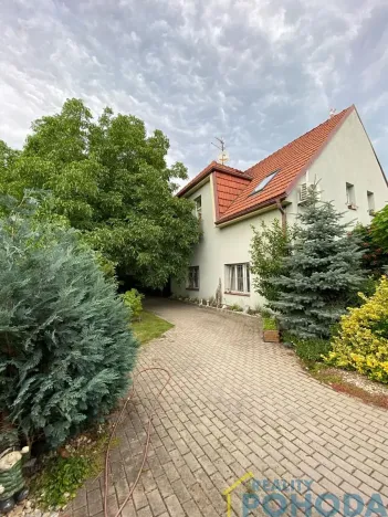 Pronájem bytu 2+kk, Holice, Hradecká, 54 m2