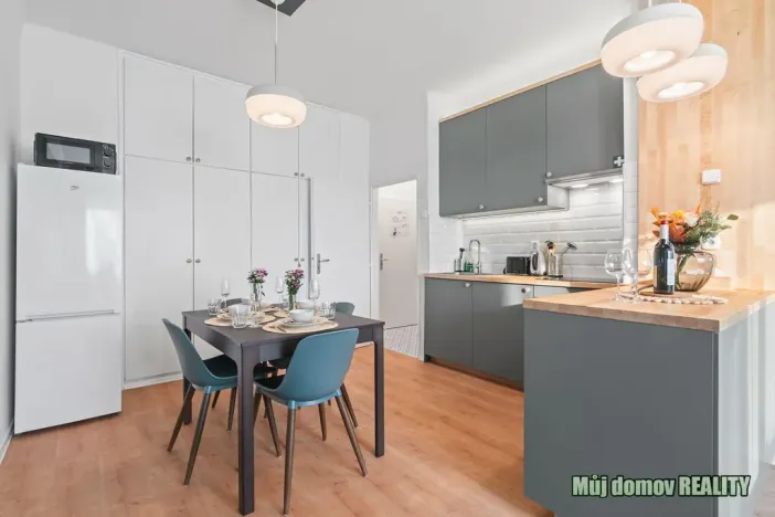 Pronájem bytu 2+kk, Praha - Vysočany, Kolbenova, 60 m2