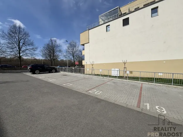 Pronájem garážového stání, Olomouc, Frištenského, 15 m2