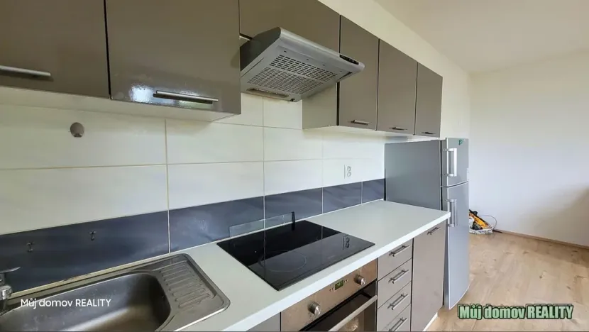 Pronájem bytu 1+kk, Praha - Uhříněves, Bečovská, 29 m2