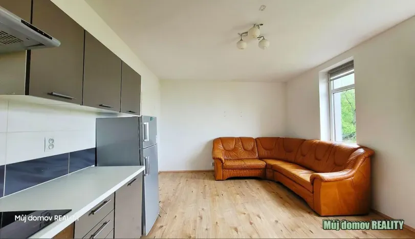 Pronájem bytu 1+kk, Praha - Uhříněves, Bečovská, 29 m2