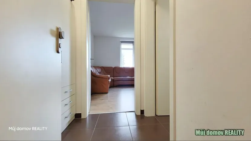 Pronájem bytu 1+kk, Praha - Uhříněves, Bečovská, 29 m2