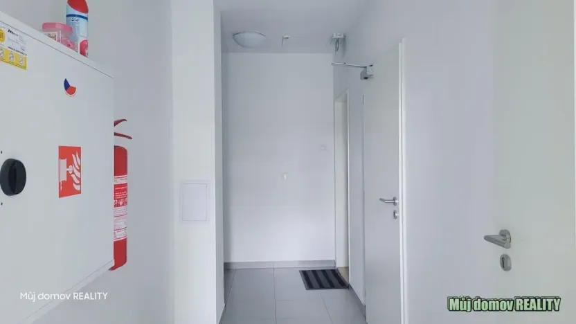 Pronájem bytu 1+kk, Praha - Uhříněves, Bečovská, 29 m2