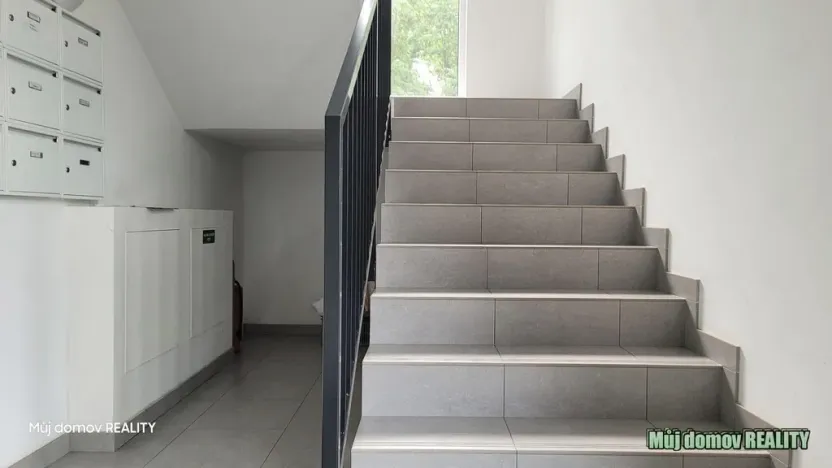 Pronájem bytu 1+kk, Praha - Uhříněves, Bečovská, 29 m2