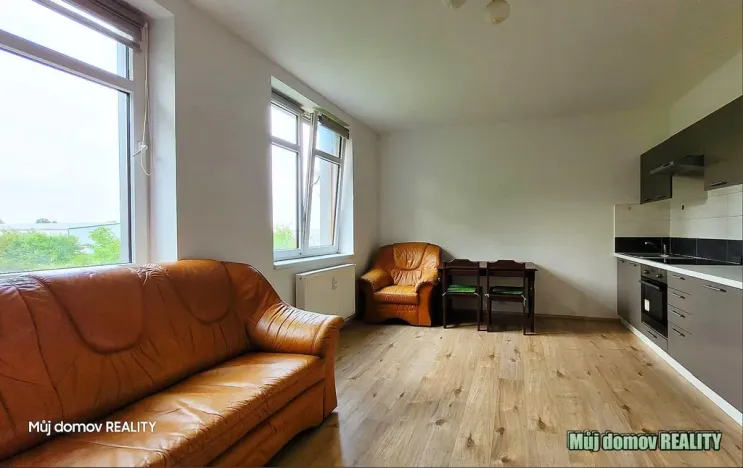 Pronájem bytu 1+kk, Praha - Uhříněves, Bečovská, 29 m2