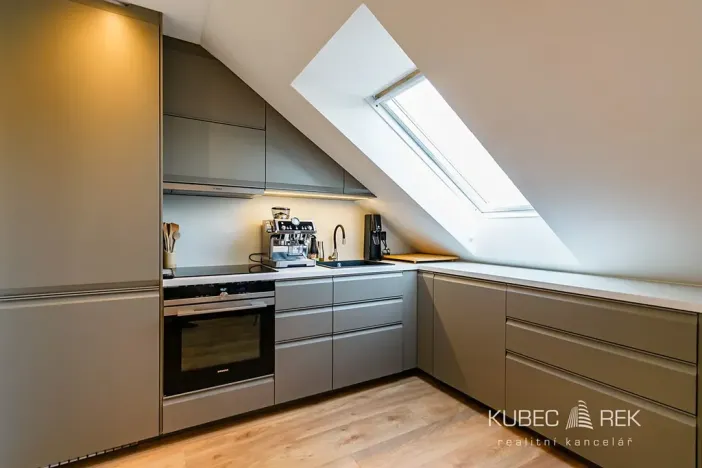 Pronájem bytu 1+kk, Praha - Jinonice, V Roháčích, 30 m2