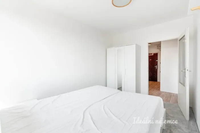 Pronájem bytu 2+kk, Praha, Boloňská, 42 m2