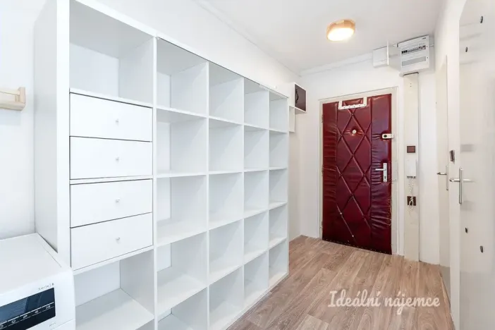 Pronájem bytu 2+kk, Praha, Boloňská, 42 m2