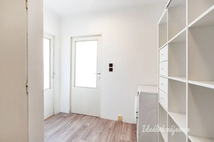 Pronájem bytu 2+kk, Praha, Boloňská, 42 m2