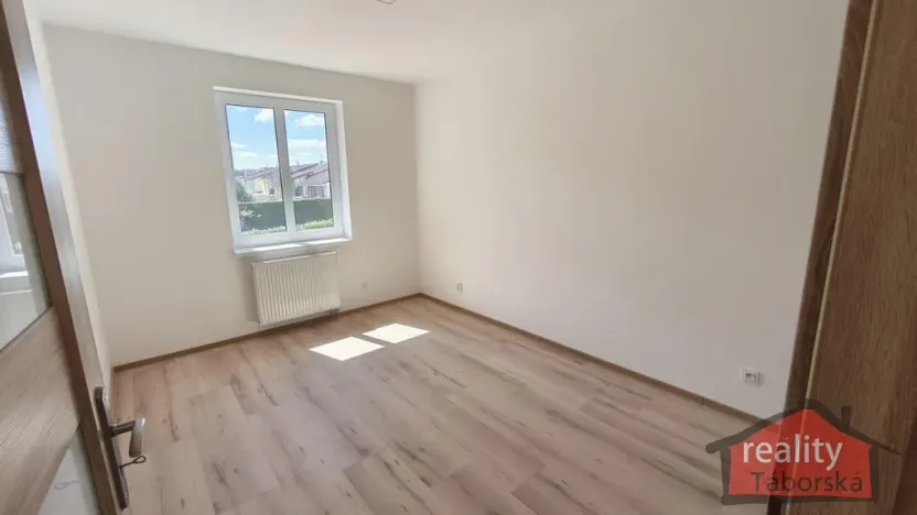 Prodej bytu 2+kk, Nupaky, Nupacká, 42 m2