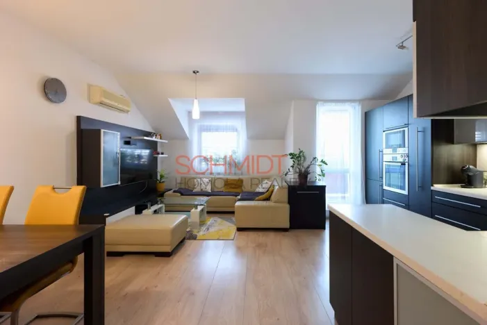 Prodej bytu 3+kk, Hustopeče, U Větrolamu, 90 m2