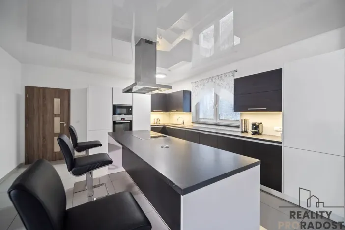 Prodej rodinného domu, Choltice, 200 m2