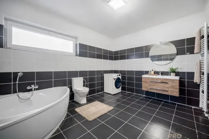 Prodej rodinného domu, Choltice, 200 m2