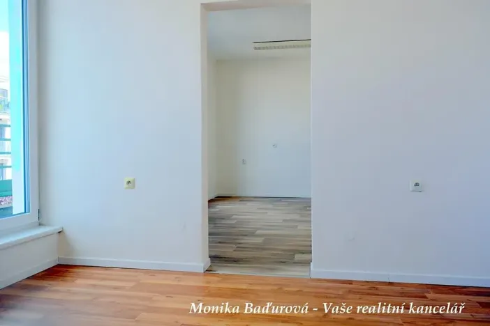 Pronájem kanceláře, Zlín, Sadová, 33 m2