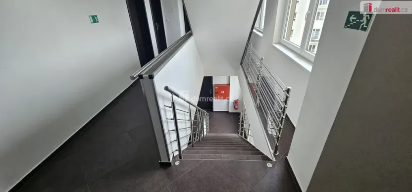 Pronájem bytu 1+kk, Karlovy Vary - Bohatice, Dubová, 38 m2