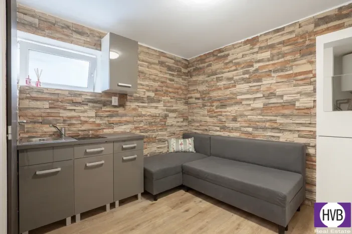 Prodej atypického bytu, Praha, Chvalská, 11 m2