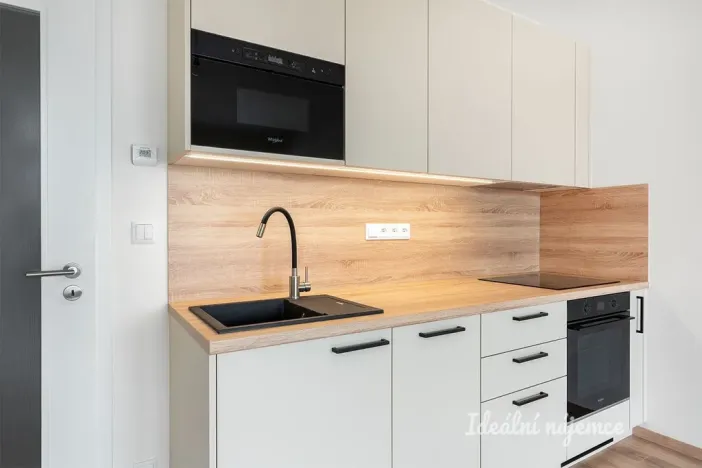 Pronájem bytu 1+kk, Praha - Hloubětín, Poděbradská, 37 m2