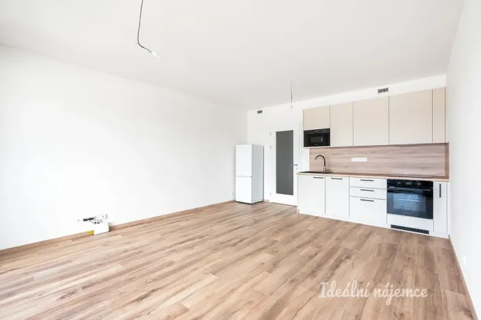 Pronájem bytu 1+kk, Praha - Hloubětín, Poděbradská, 37 m2