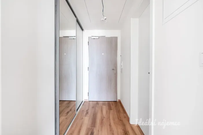 Pronájem bytu 1+kk, Praha - Hloubětín, Poděbradská, 37 m2