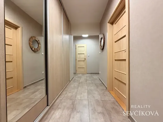 Pronájem bytu 3+kk, Hradec Králové, Gočárova třída, 76 m2