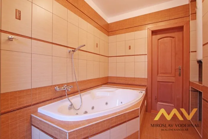 Pronájem bytu 4+kk, Lochenice, 115 m2