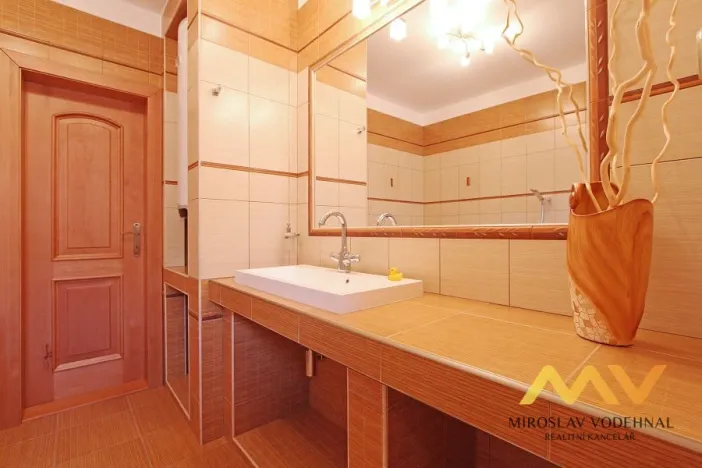 Pronájem bytu 4+kk, Lochenice, 115 m2