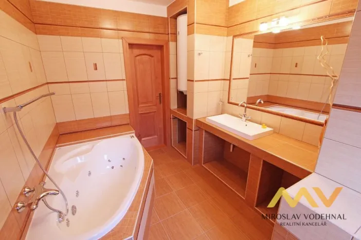 Pronájem bytu 4+kk, Lochenice, 115 m2