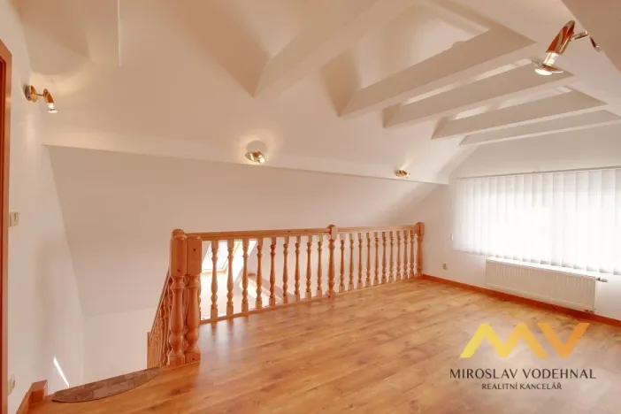 Pronájem bytu 4+kk, Lochenice, 115 m2