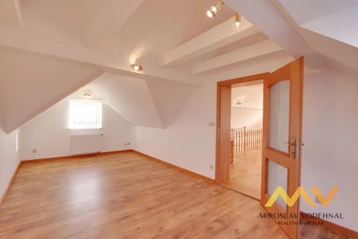 Pronájem bytu 4+kk, Lochenice, 115 m2